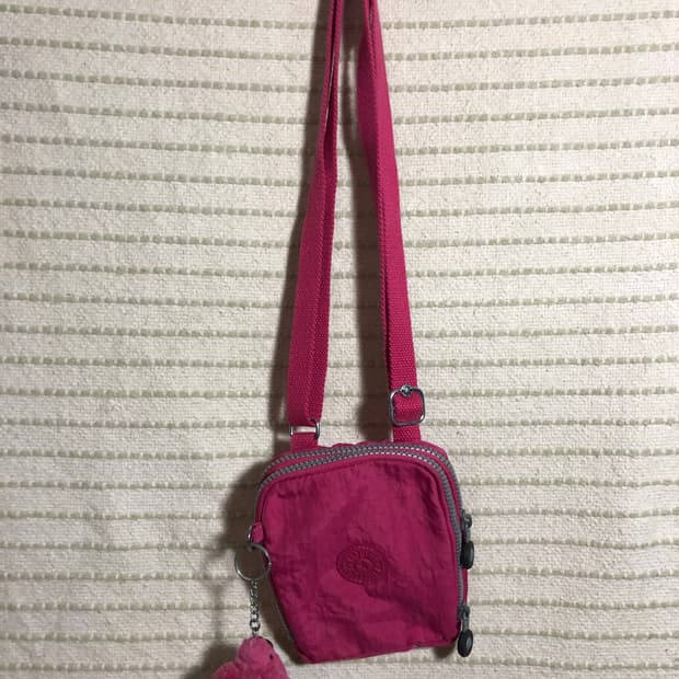 빈티지 키플링 Y2K 나일론 다크 핑크 미니 여권가방 크로스백