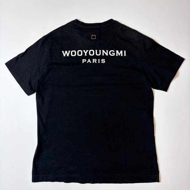 우영미 18FW 백로고 반팔 티셔츠 PN9558