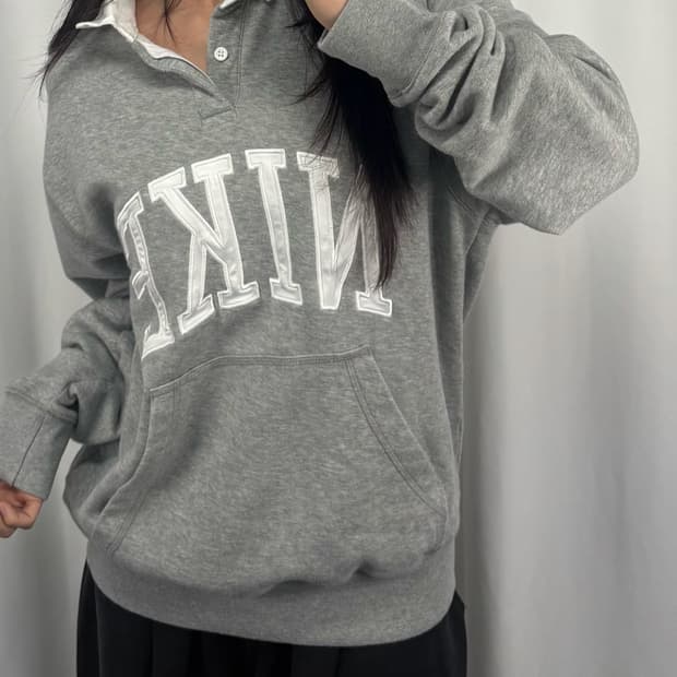 나이키 빅로고 그레이 긴팔 카라 맨투맨