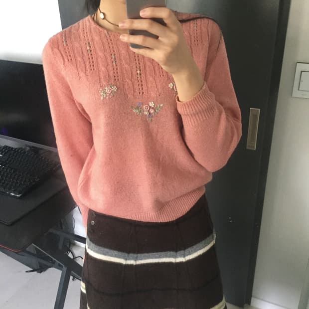 JPN 플라워 자수 펀칭 하구미 딸기우유 니트