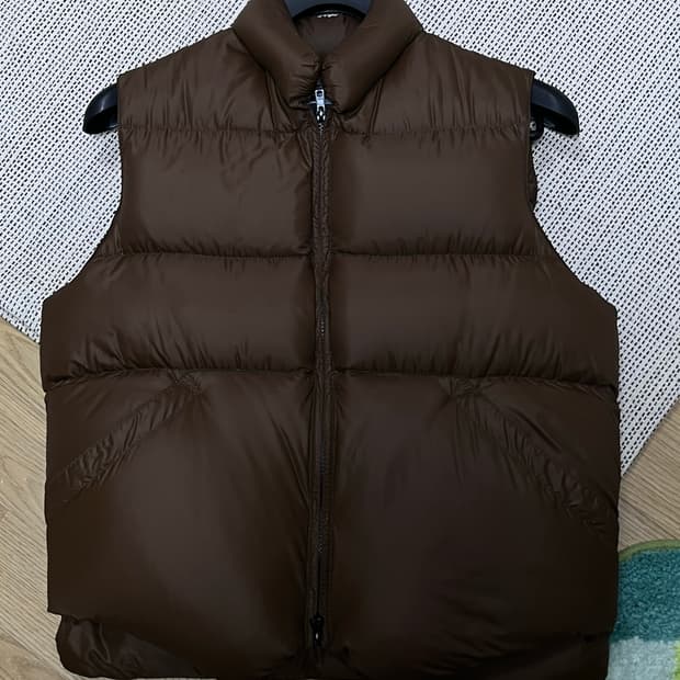 [L] 크레센트다운웍스 구스 다운 베스트 브라운