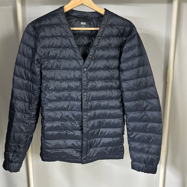 유니클로 브이넥 경량 패딩