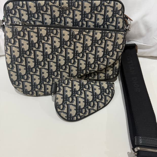 디올 오블리크 크로스백