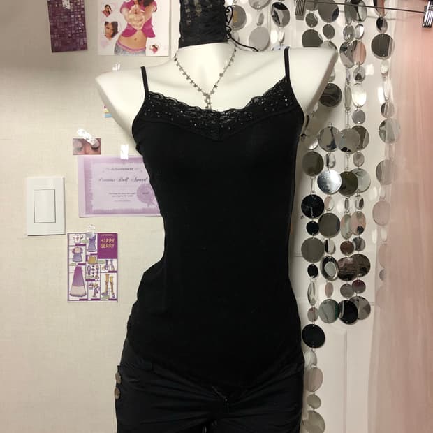 black lace sleeveless 