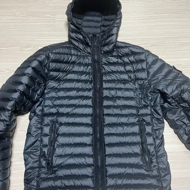 스톤아일랜드 룸우븐 경량패딩 23fw  m사이즈