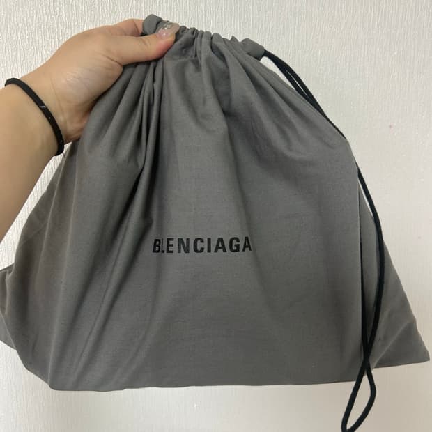 발렌시아가 카바스 XS 가죽