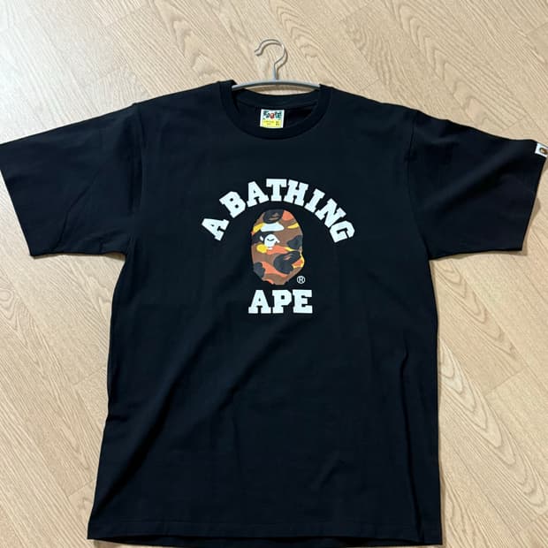 베이프 퍼스트 카모 컬리지 티셔츠 블랙