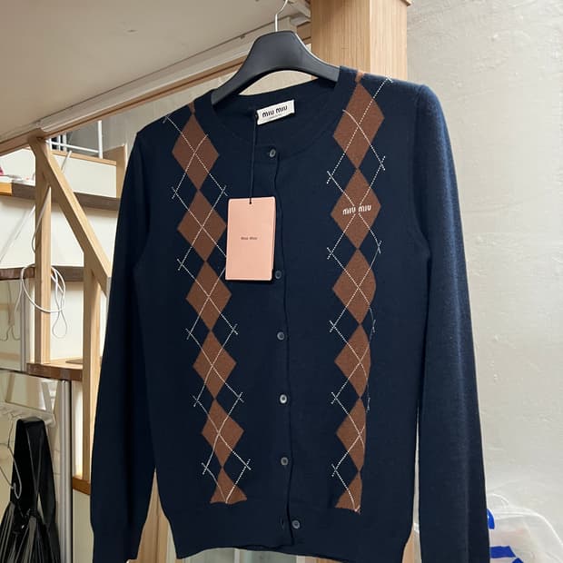 미우미우 캐시미어 아가일 가디건 44