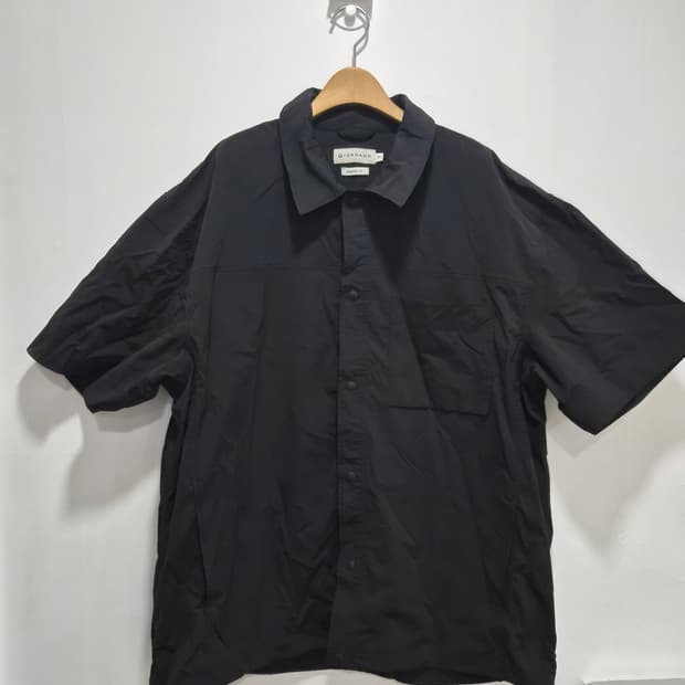 XL/110) 지오다노 릴렉스핏 반팔 셔츠형 바람막이 팝니다
