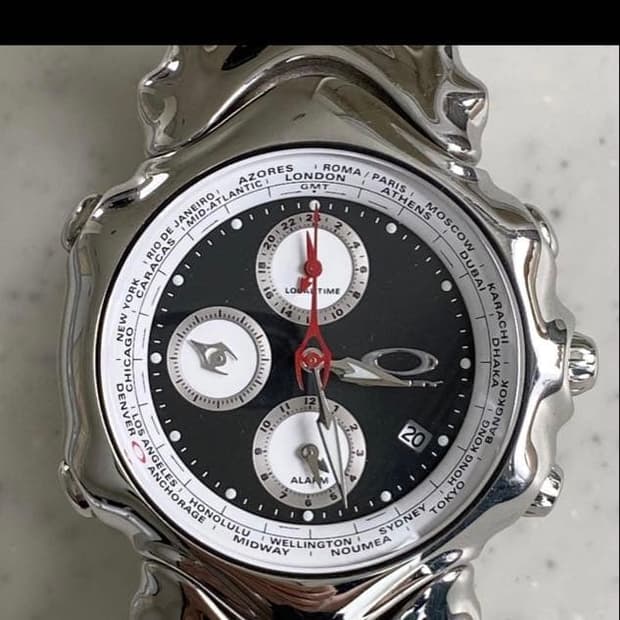 오클리 GMT 시계