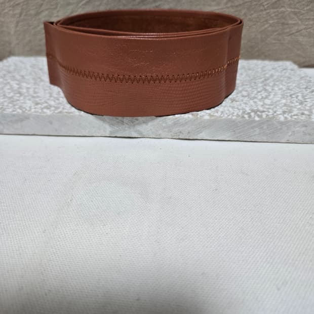 빈티지 브라운 레더 벨트
핸드 스티치 디테일