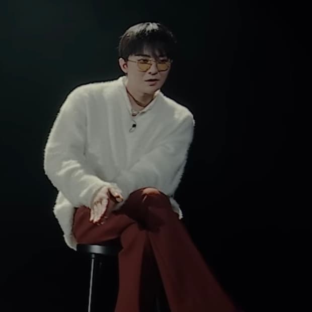 [지드래곤착용] erl 브이넥 헤어리니트 화이트