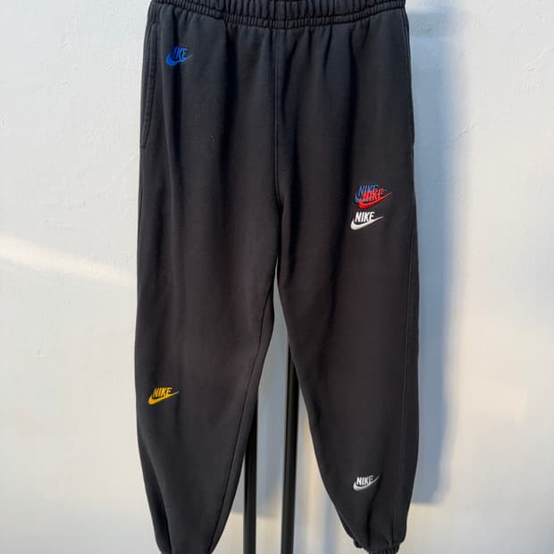 정품) 나이키 블랙 컬러 자수 로고 스웻팬츠 M