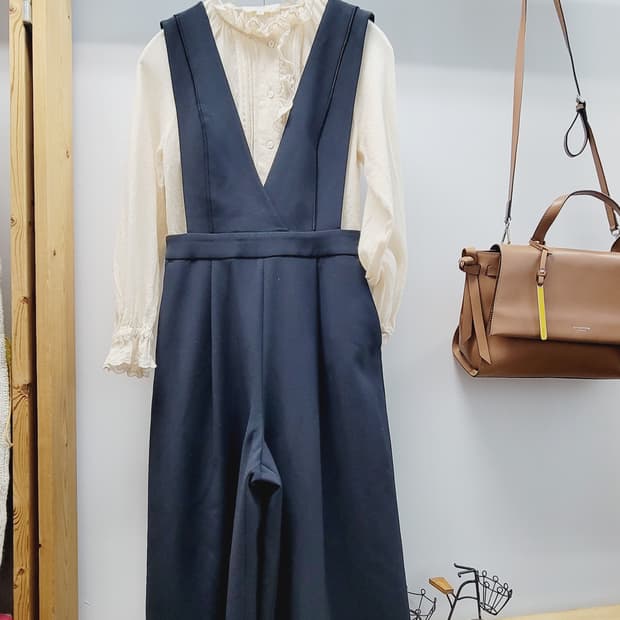 바네사브루노아떼 프릴자수 울 블라우스. 매긴 점프수트