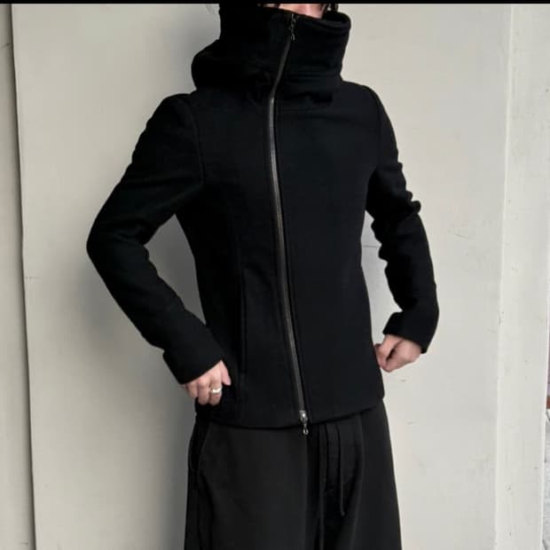 어테치먼트 하이넥 자켓