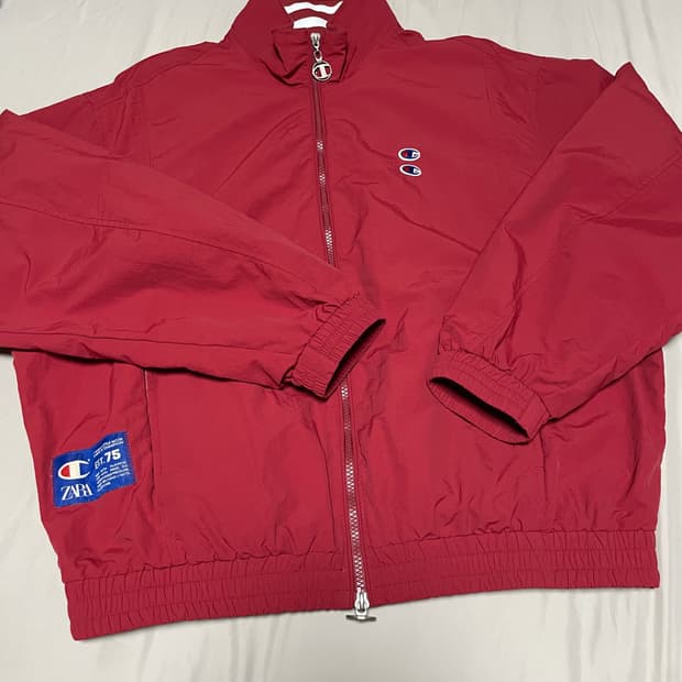 자라 x 챔피온 테크니컬 패치 자켓 레드