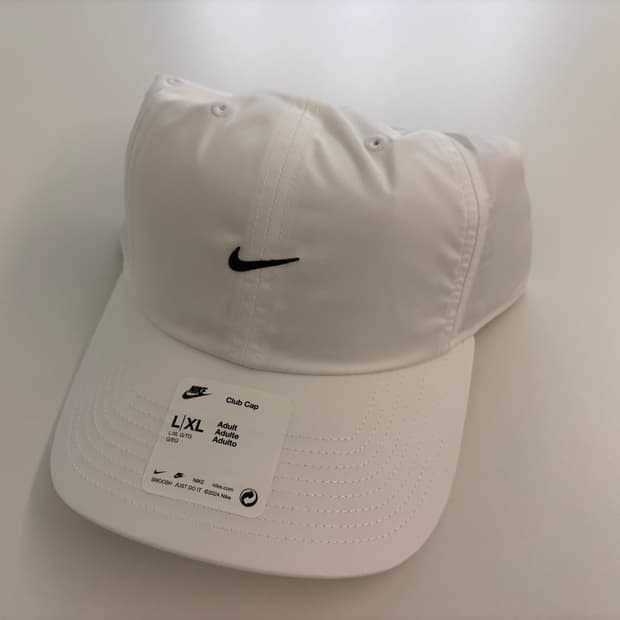 나이키 언스트럭처 스우시 볼캡 새제품 흰색