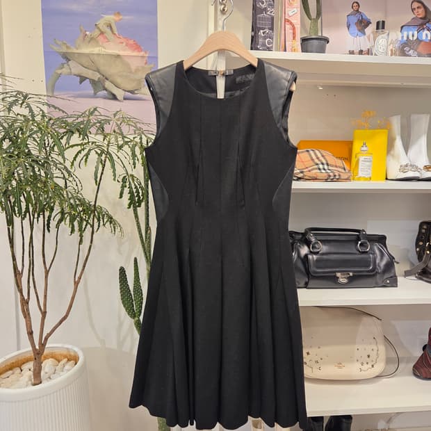 마인 양가죽 트리밍 울 원피스