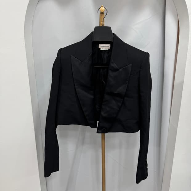 백화점판 알렉산더맥퀸 크롭 블레이저 자켓 40사이즈 