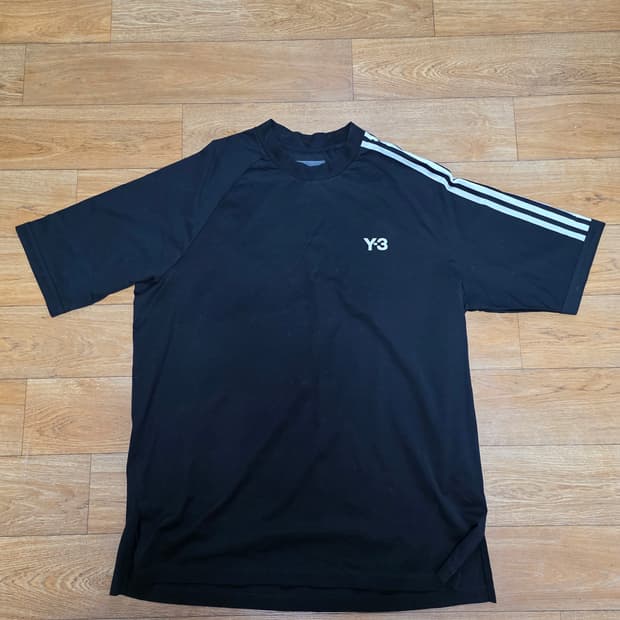 Y-3 블랙 티셔츠