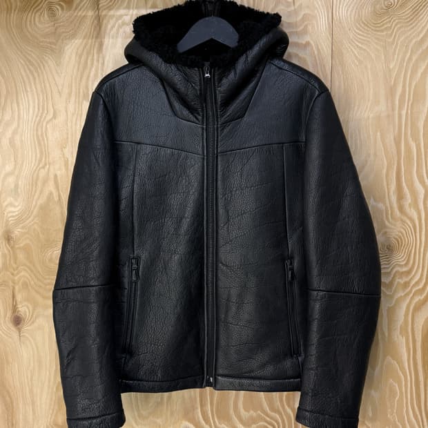 띠어리 10FW 시어링 레더 후드 무스탕