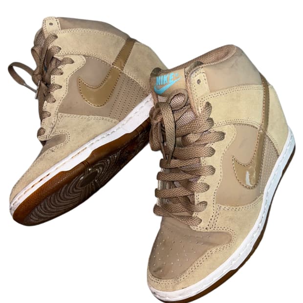 나이키 덩크 스카이 하이 에센셜 화이트 도브 그레이