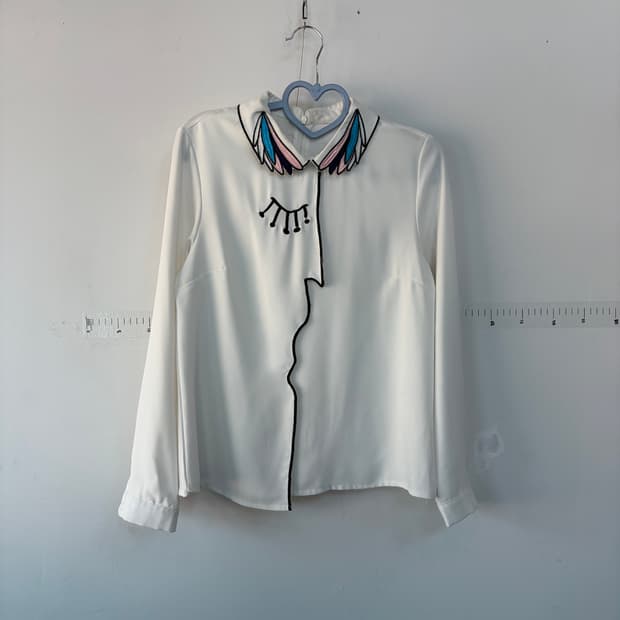 명품 화이트 자수 블라우스