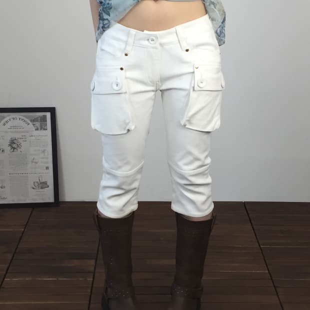 'Chocolate' White Capri Pants