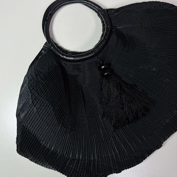 vintage black pleats bag