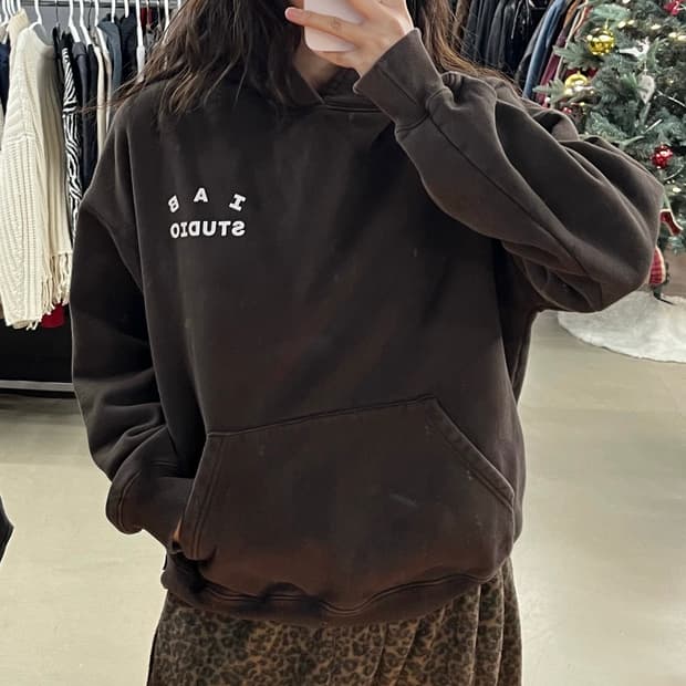 아이앱 스투디오 브라운 후드티