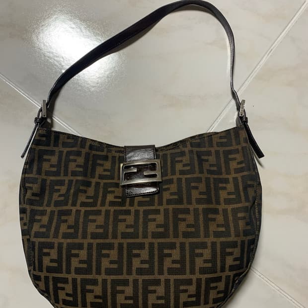 펜디 주카 호보백. 정품