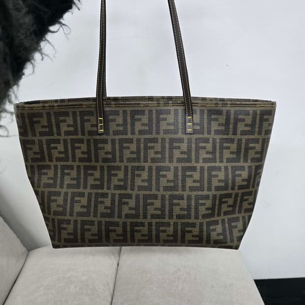 [보증서 정품] 펜디 FF 로고 토트백
