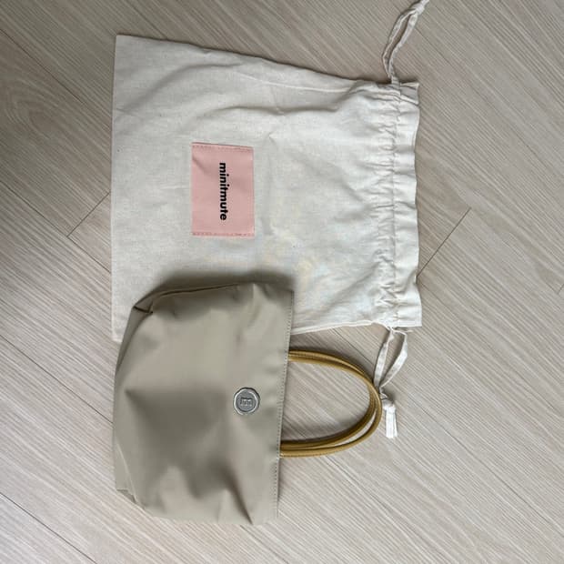 미닛뮤트 minitmute 클로 미니백 모카베이지