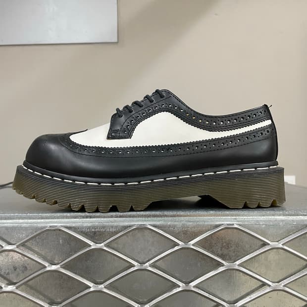 닥터마틴 3989 벡스 블랙앤화이트 uk7
