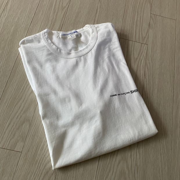[XL] 꼼데가르송 셔츠라인 로고 반팔 티셔츠