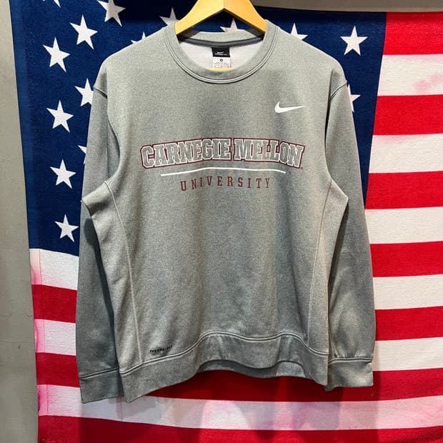 나이키 카네기멜론 맨투맨