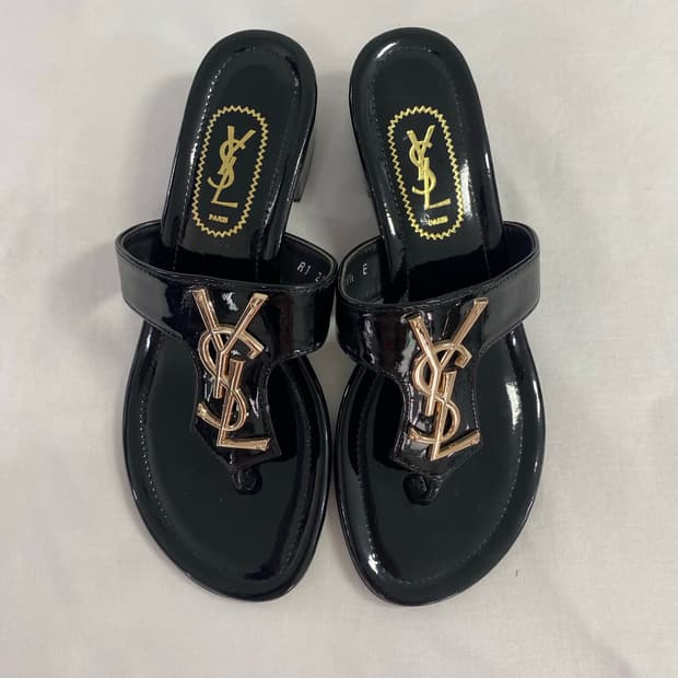 생로랑 YSL 카산드라 페이턴트 레더 샌들 235 <23>