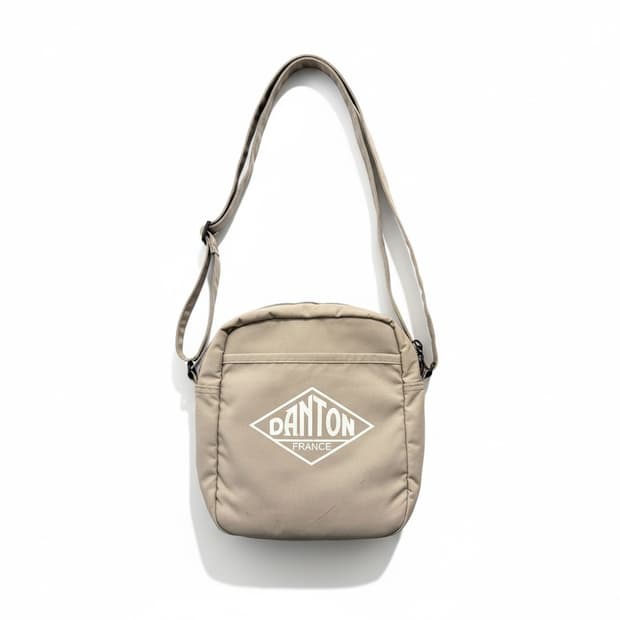 단톤 스퀘어 로고 크로스백 베이지