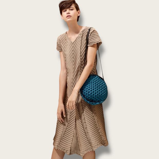 2/ 이세이미야케 20SS 볼룸 원피스(블랙)
