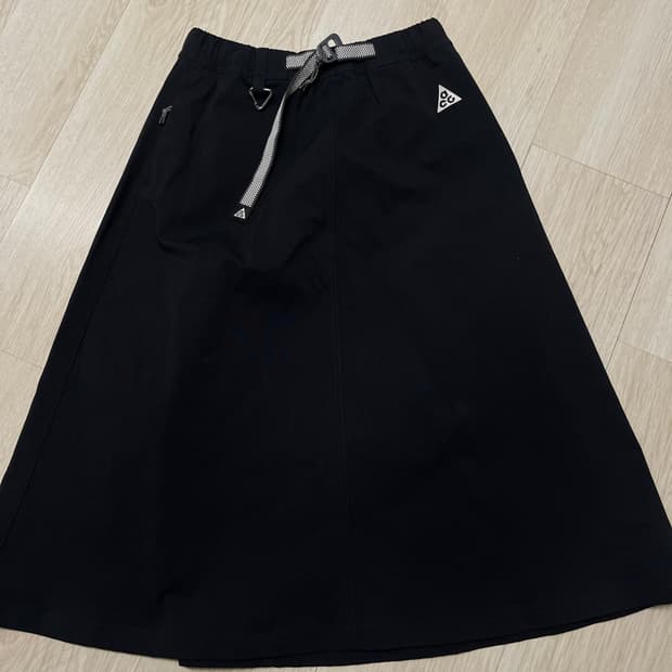 나이키 ACG 블랙 미디 스커트