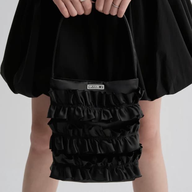 민주킴 에잇세컨즈 셔링미니토트백 스크런치