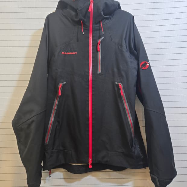 마무트 블랙/레드  고어택스 프로 후드 자켓