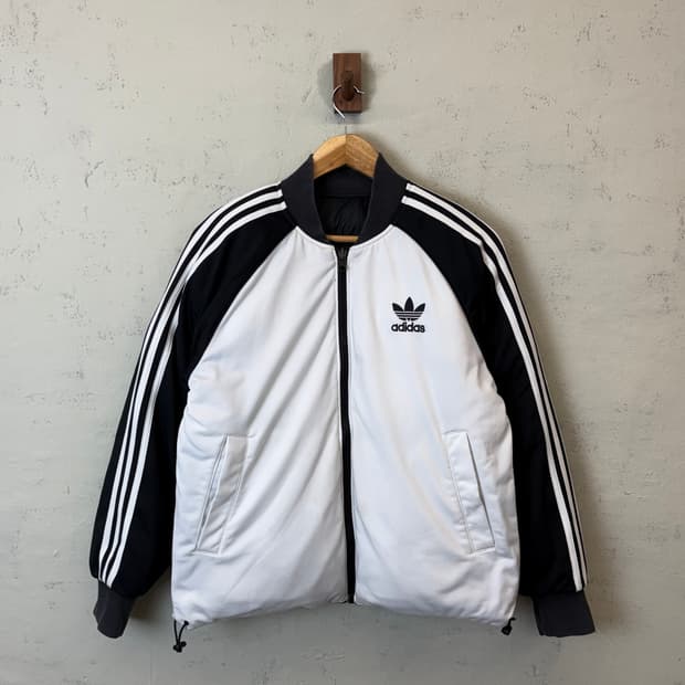 아디다스 빈티지 흰검 리버시블 숏패딩