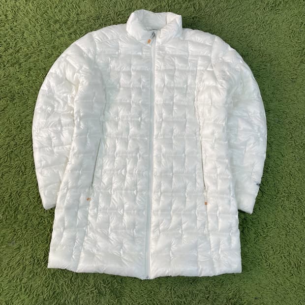 몽벨 화이트 경량패딩