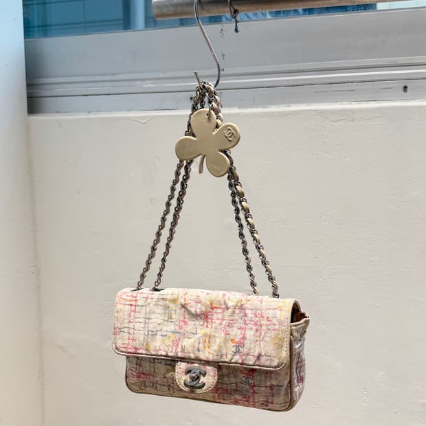 샤넬 05 럭키 참 포셰트 체인 숄더백 