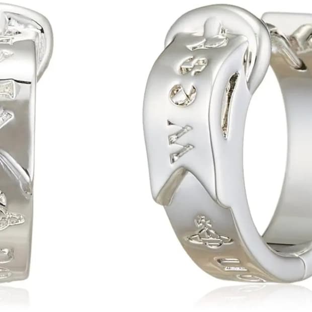 비비안웨스트우드 벨트 피어싱 귀걸이 판매합니다