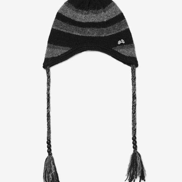 [ 새상품 ] 허그유어스킨 이어플랩 비니 차콜