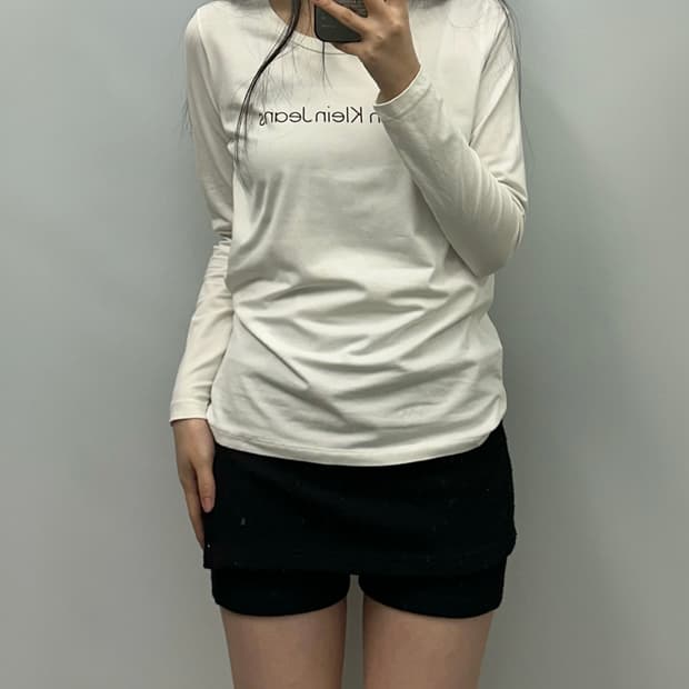 캘빈클라인 스펠아웃 화이트 롱 슬리브