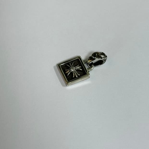 크롬하츠 프레임드 CH PLUS 다이아 펜던트