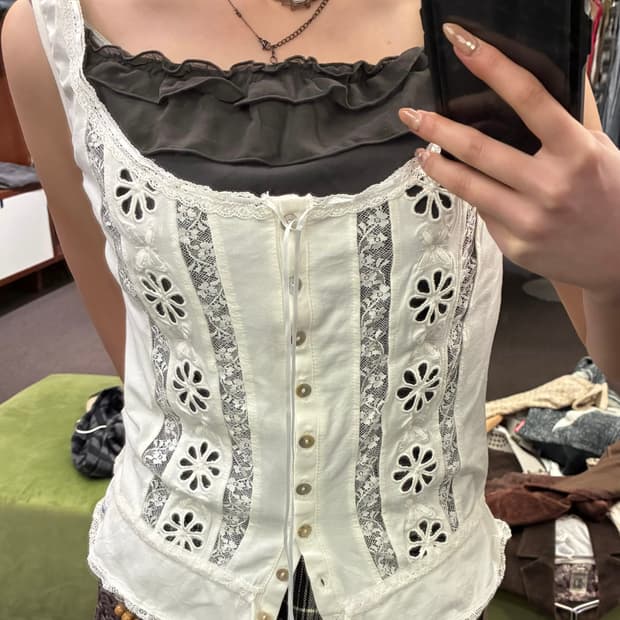 2)Japanese vintage 여성 꽃 펀칭 단추 포인트 블라우스